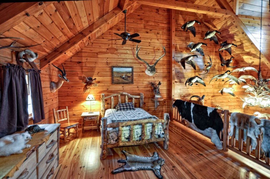 Комната в стиле охотничьего домика
