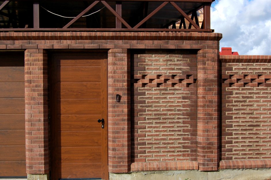 Красивые кирпичные ворота