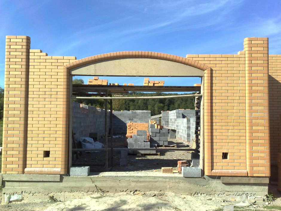 Кирпичные арочные ворота