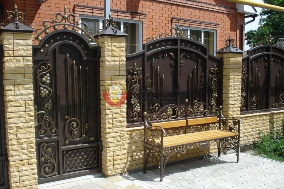 Ворота в частный дом