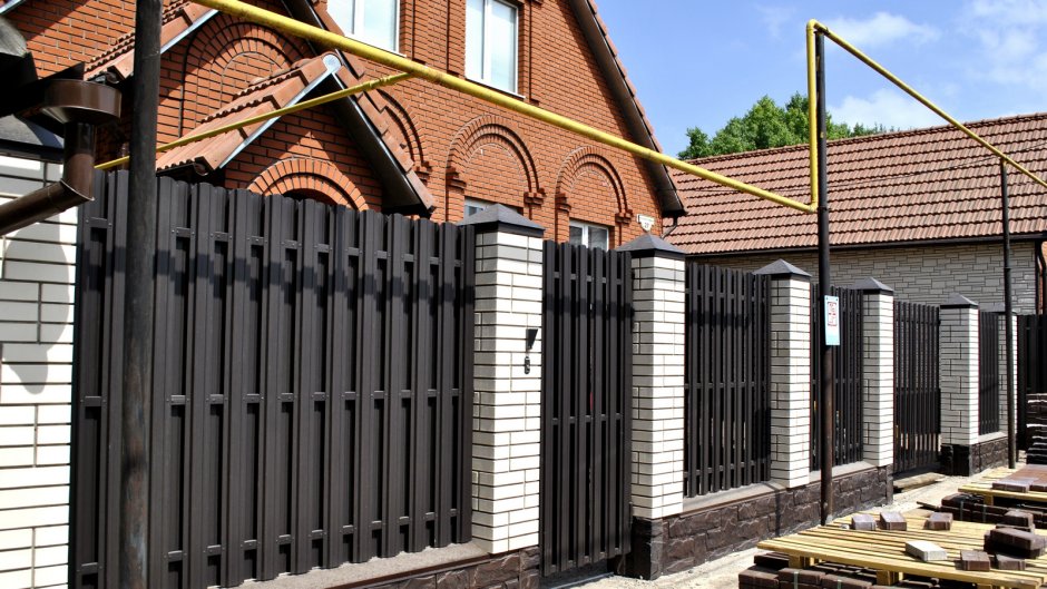 Откатные ворота из евроштакетника