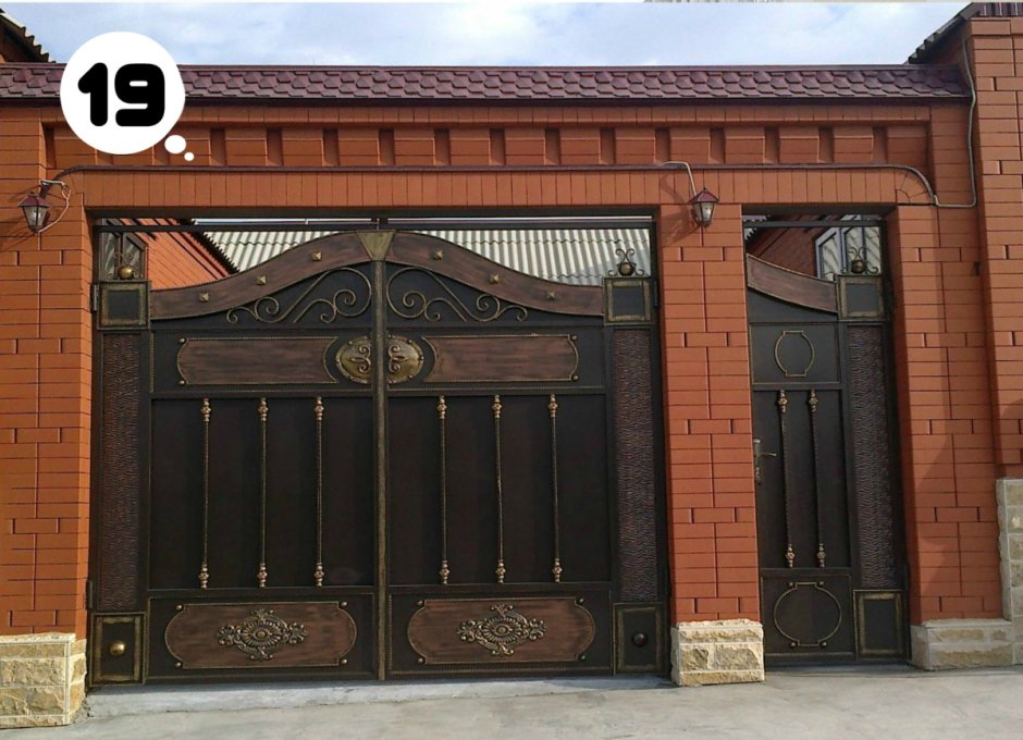 Арка над воротами