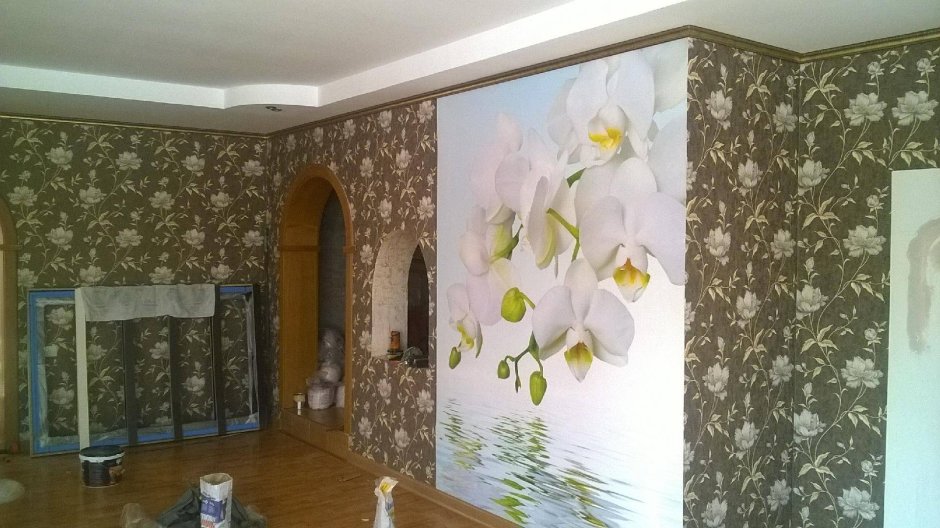 Оклеивание стен обоями двух видов