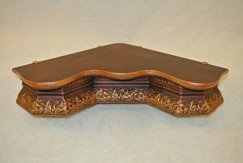 Угловые резные полочки