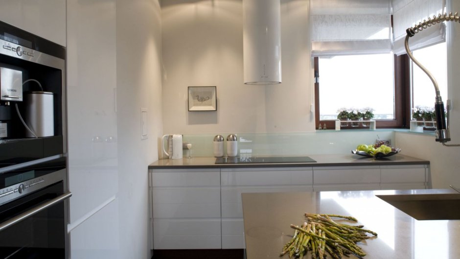 Декор вытяжной трубы на кухне