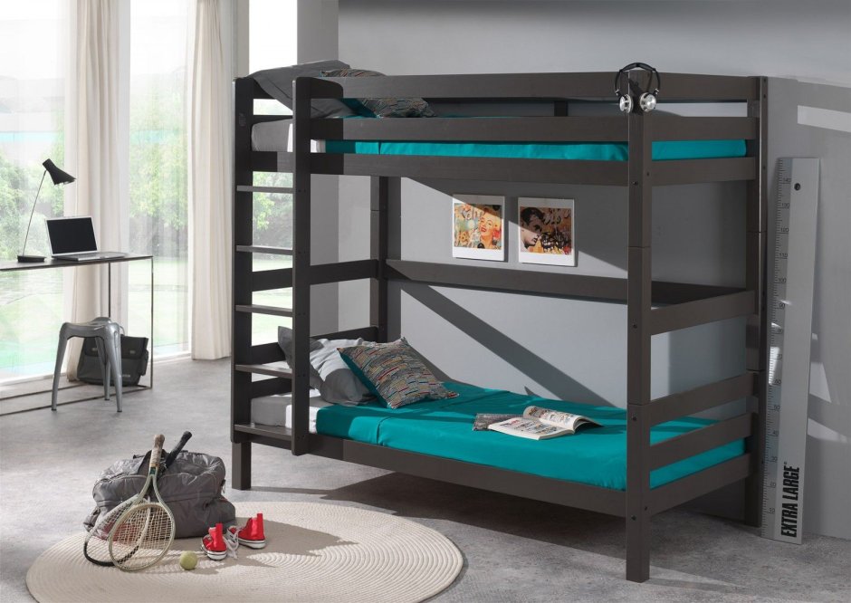 Разноцветная кровать двухэтажная