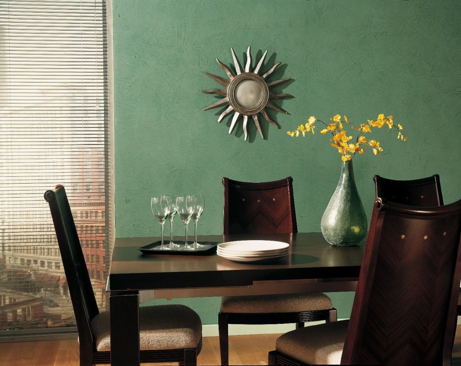 Зелёная декоративная штукатурка в интерьере