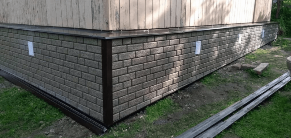 Отделка цоколя сайдингом