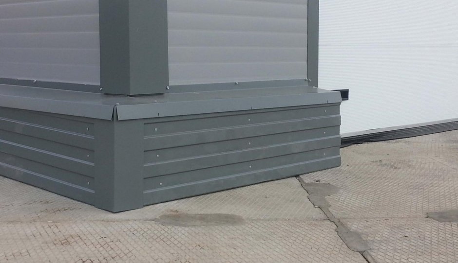 Цоколь обшитый профлистом