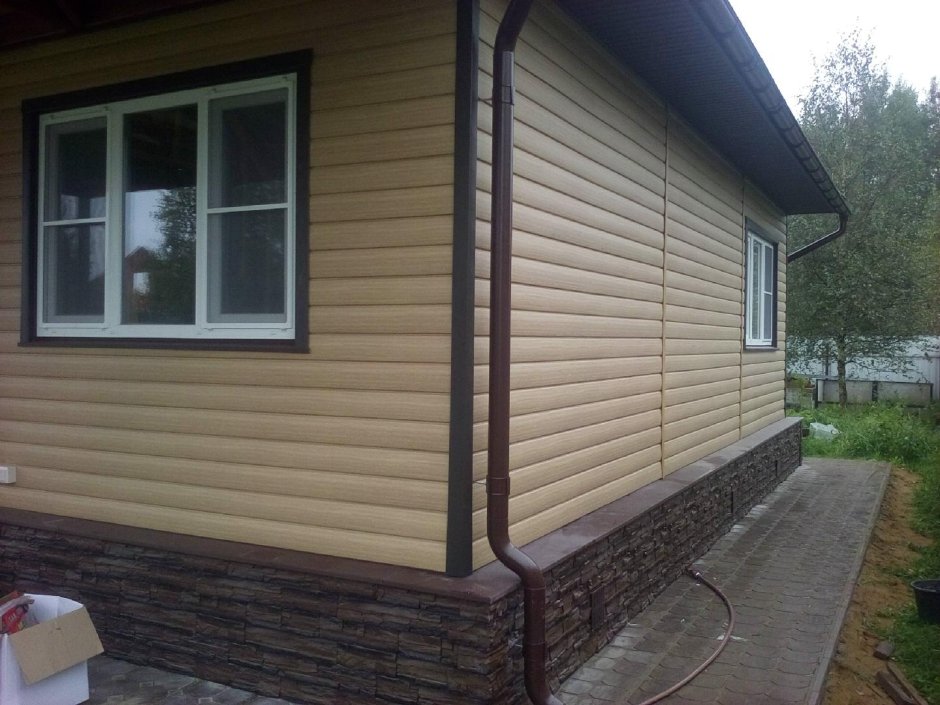 Отделка цоколя сайдингом