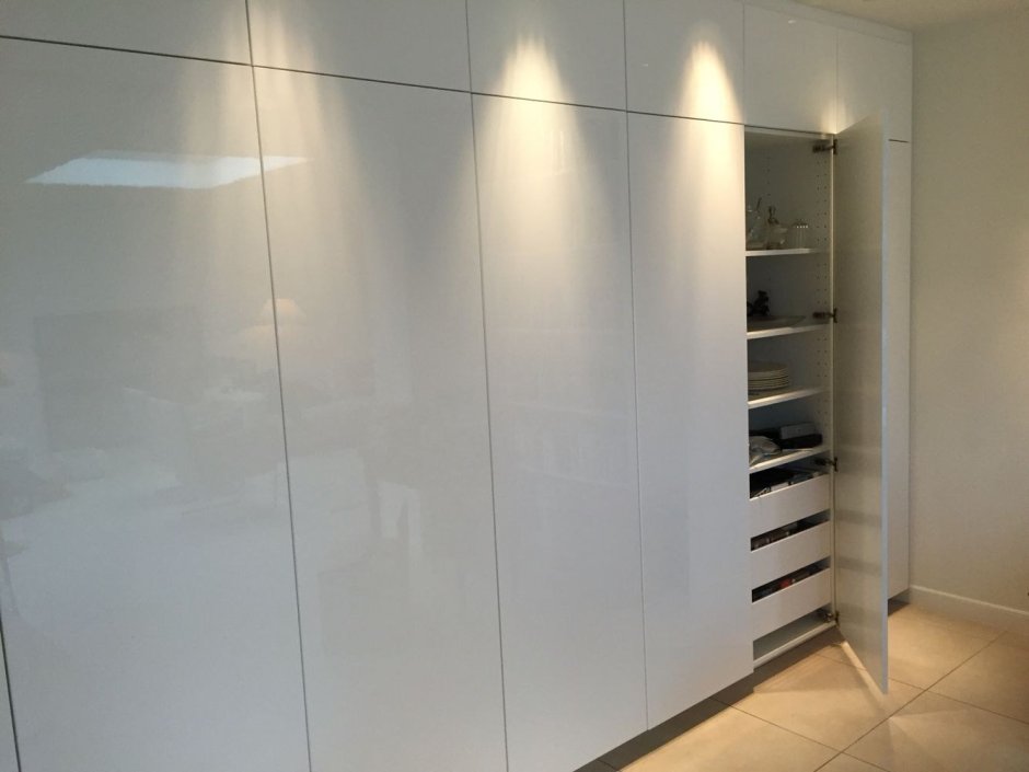 Шкаф без ручек икеа