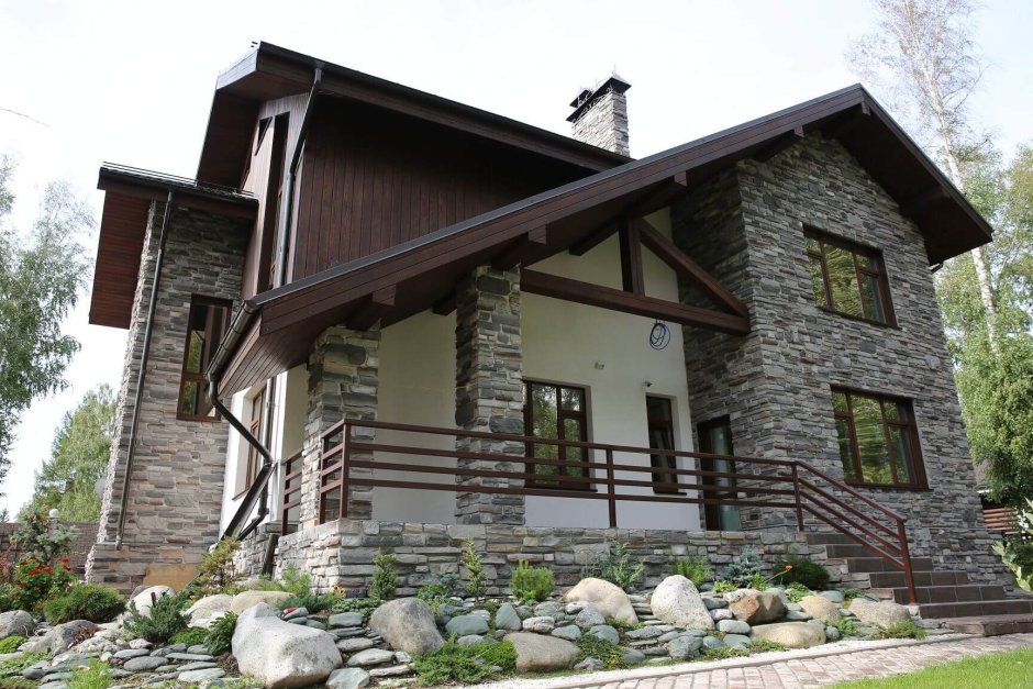 Фасад штукатурка и дерево