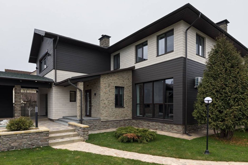 Комбинированные фасады домов