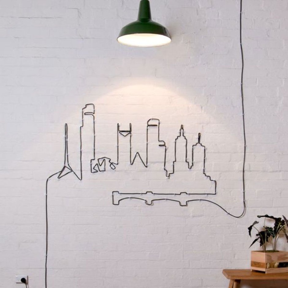 Узор из проводов на стене