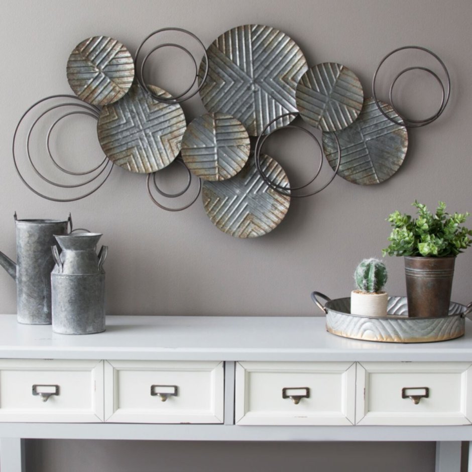 Птички на проводе на стене роспись