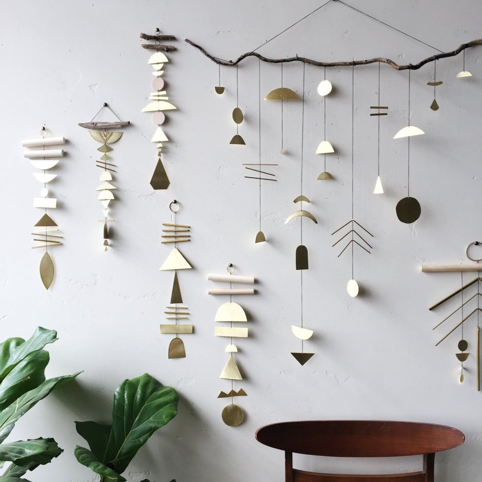 Декор стен в прихожей