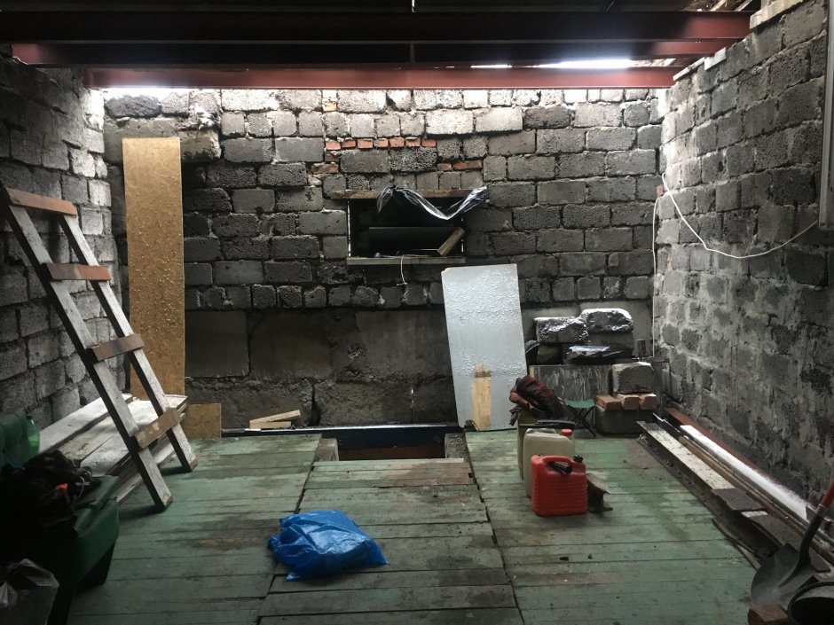 Интерьер цокольного этажа в частном доме