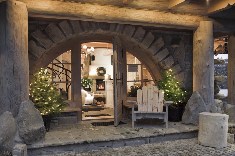 Крыльцо в стиле Шале