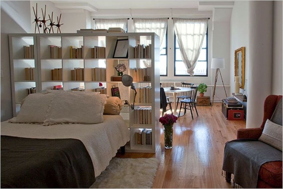 Зонирование комнаты стеллажом икеа