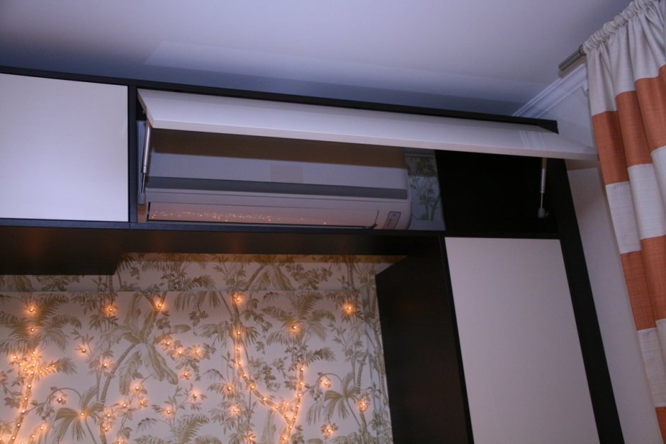 Рулонные шторы в спальню в современном стиле