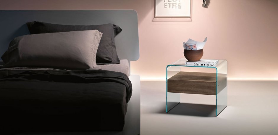 Стеклянные прикроватные тумбы для спальни