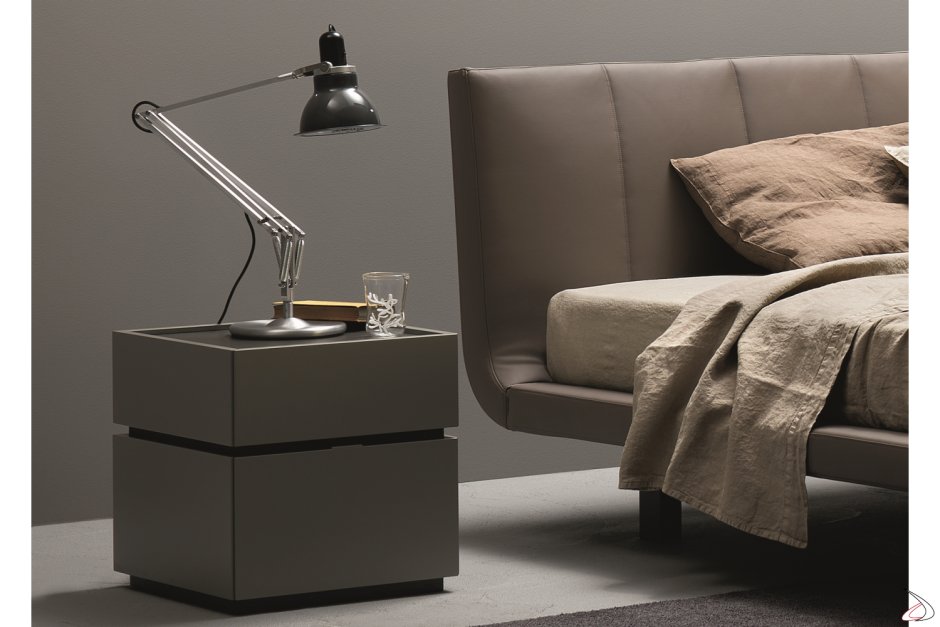 Прикроватная тумба Bedside Table Clarington 114220