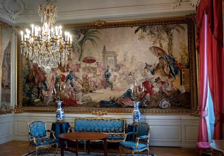 Ковер на стене в современном интерьере