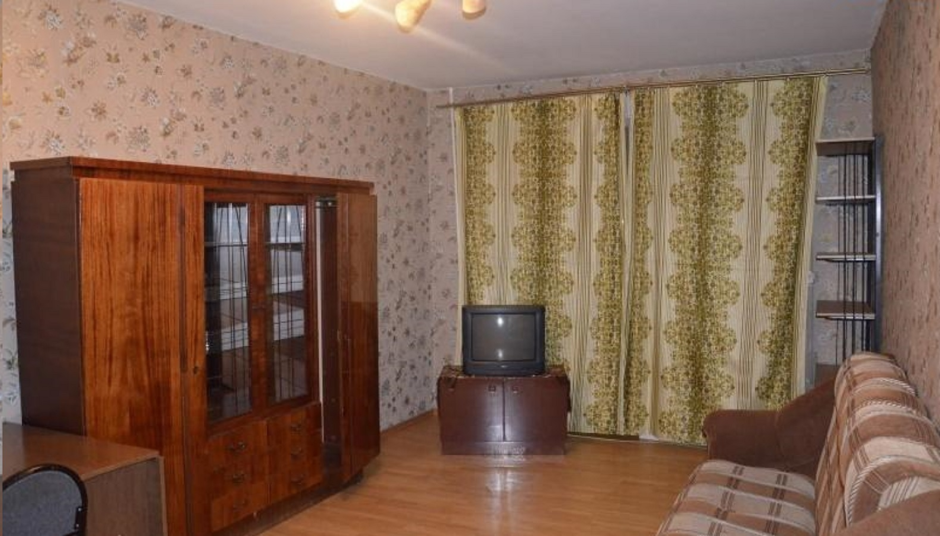 Старый телевизор в комнате