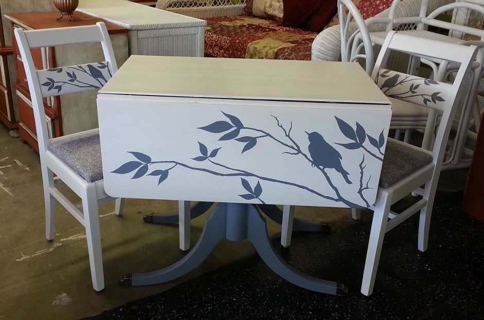 Перекраска стола книжки