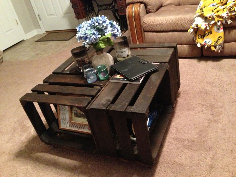 Стол из ящиков деревянных