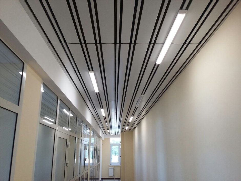 Кубообразные реечные потолки в интерьере