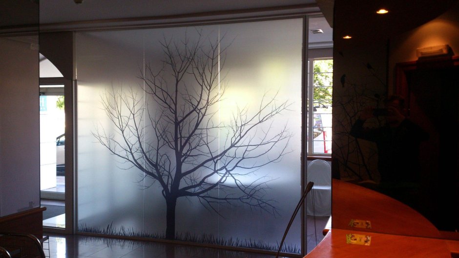 Стеклянные панели в интерьере