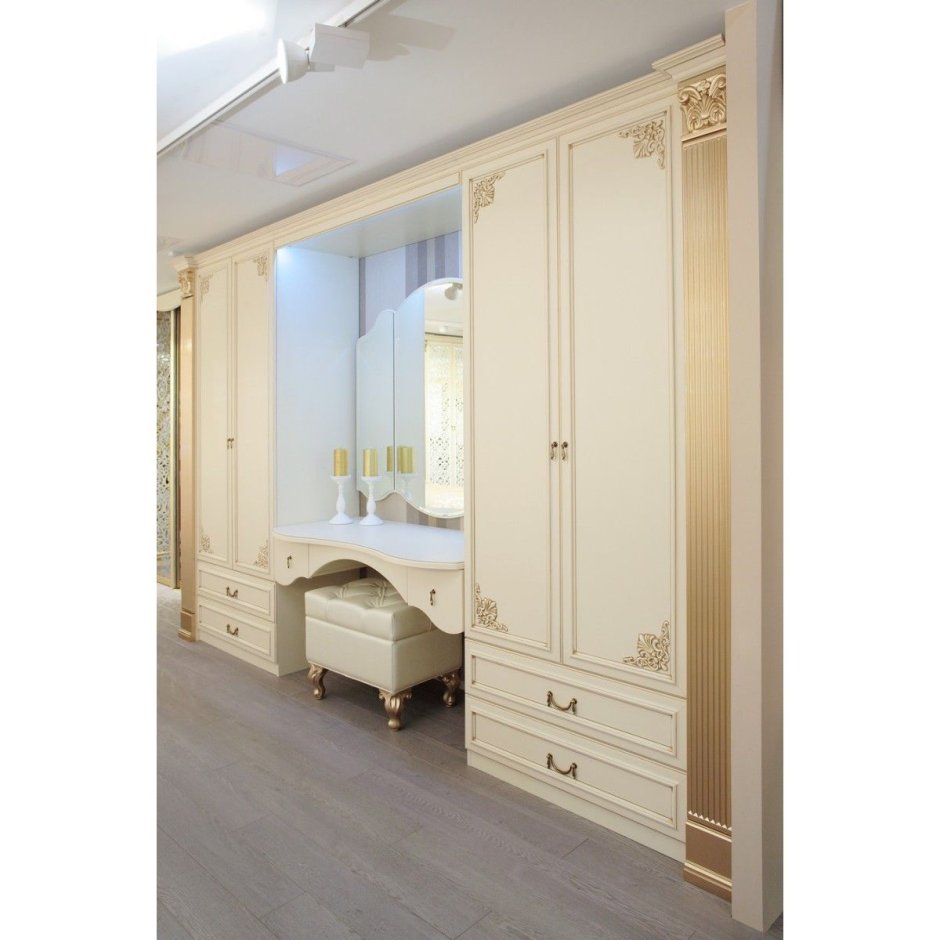 Гардеробная с туалетным столиком