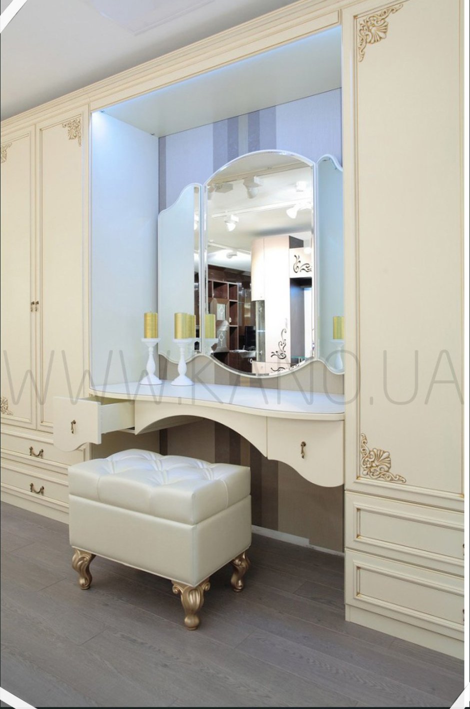 Шкаф купе с туалетным столиком в спальню