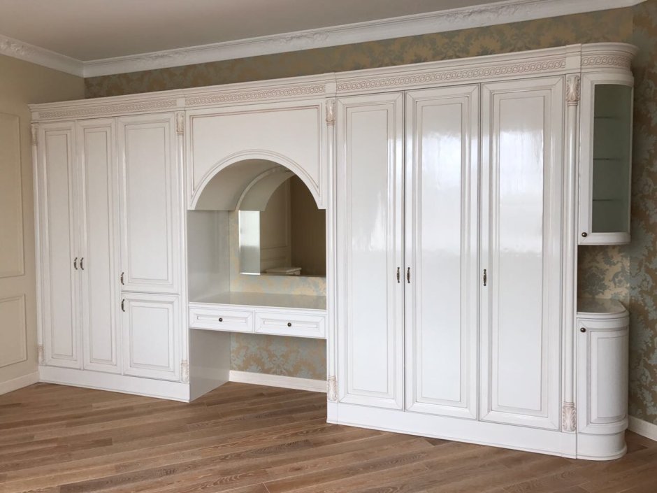 Шкаф купе с туалетным столиком в спальню