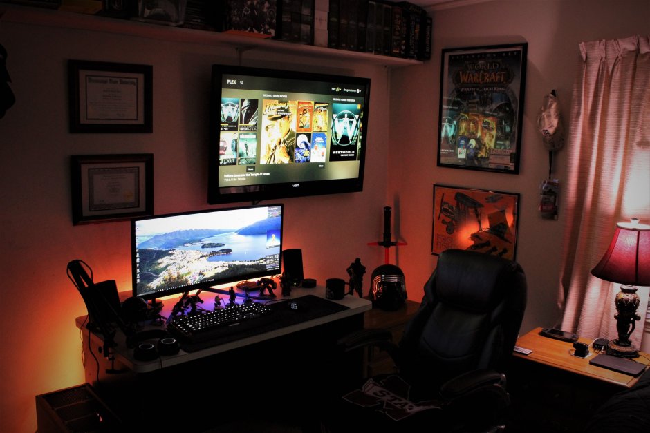 Уютная геймерская комната