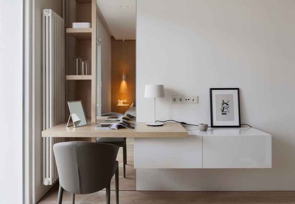 Комната с компьютерным столом