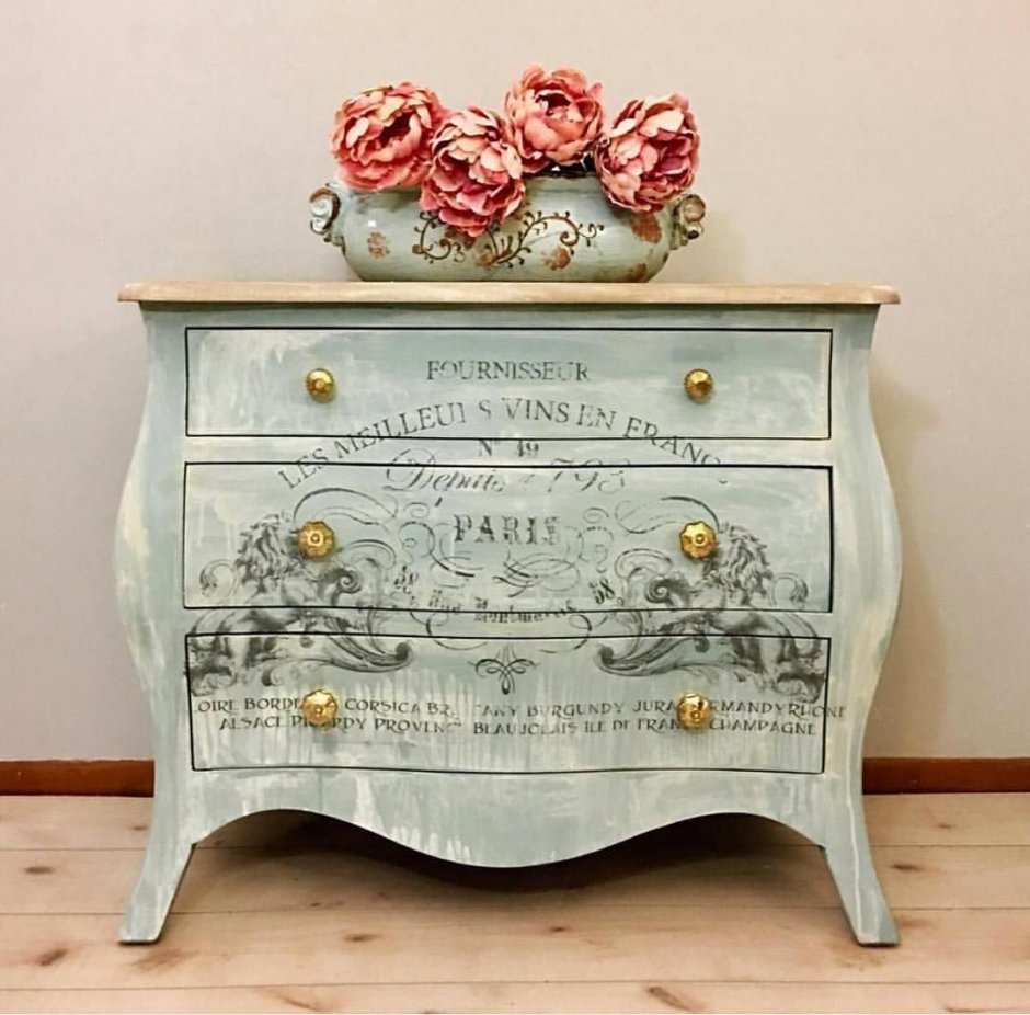 Искусственно состаренная мебель