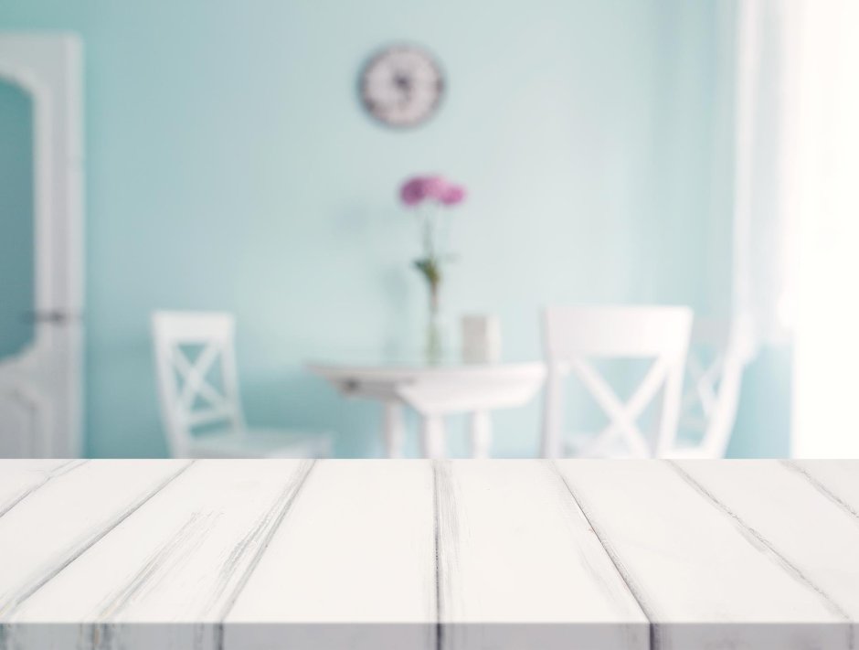 Светлая поверхность стола