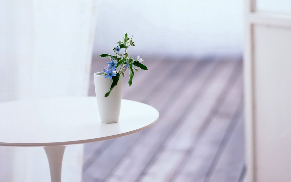 Столик к стене