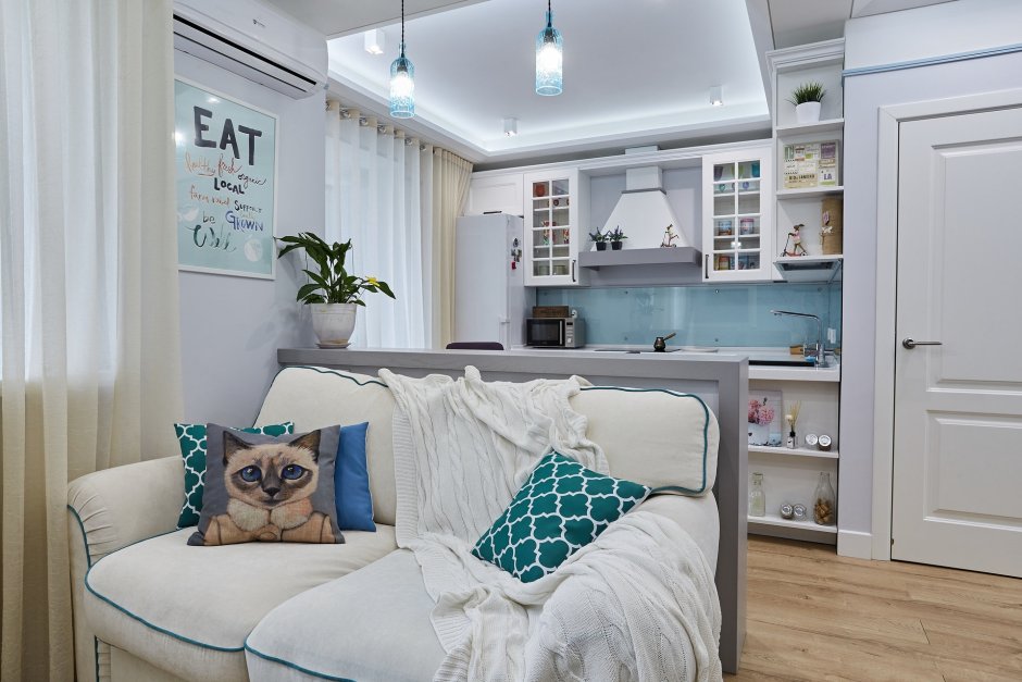 Кровать подиум в алькове