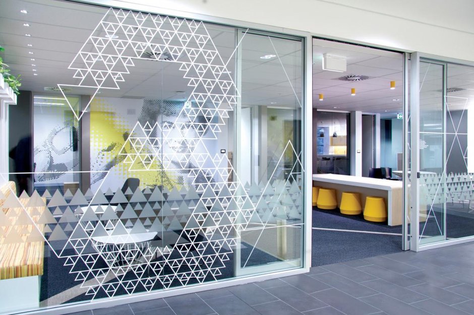 Стеклянные перегородки витрины