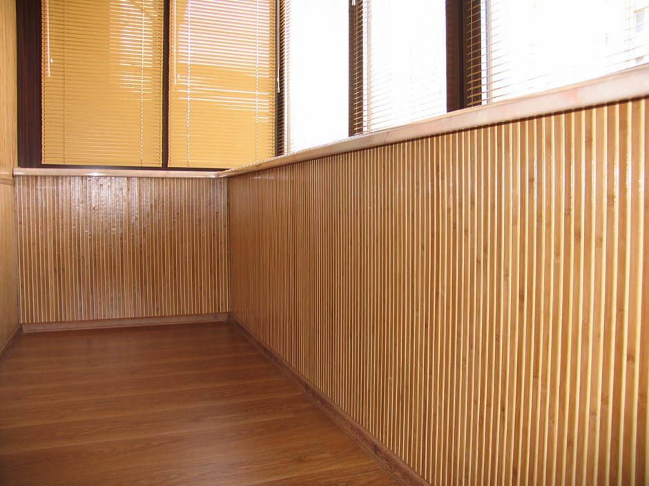 Бамбуковое полотно в интерьере прихожей