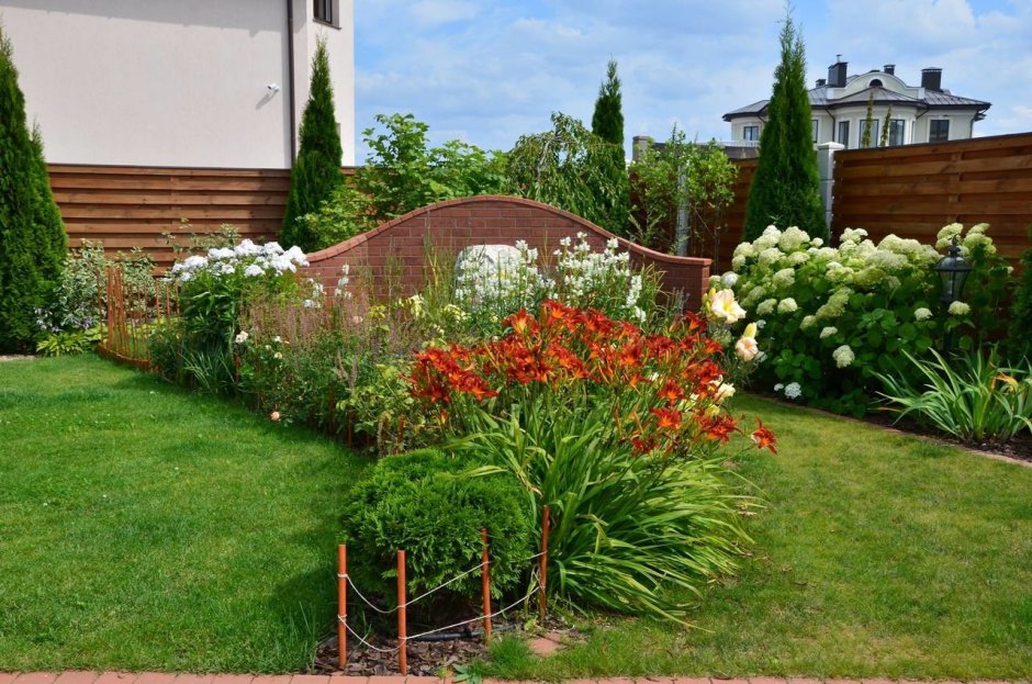 Туя в рокарии