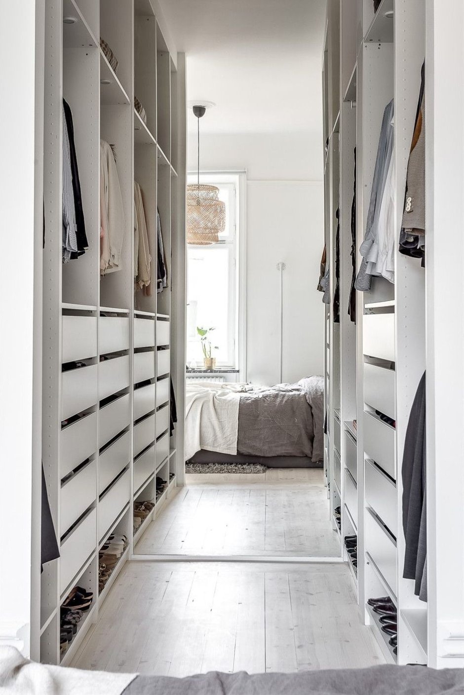 Спальня с туалетом и гардеробной