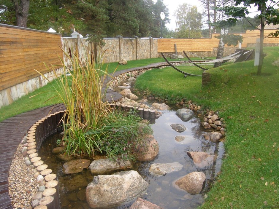 Водопад, сухой ручей, прудик