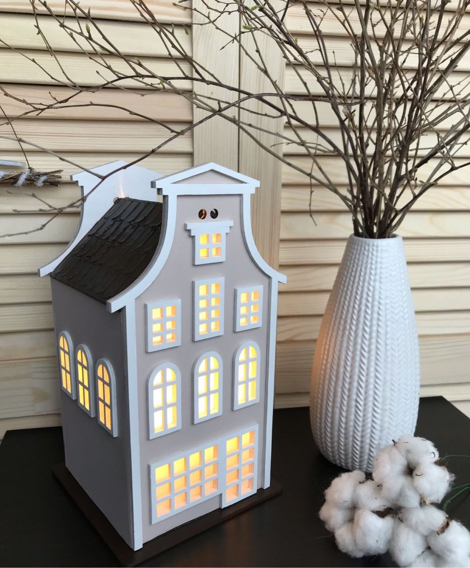 Светильник в виде домика