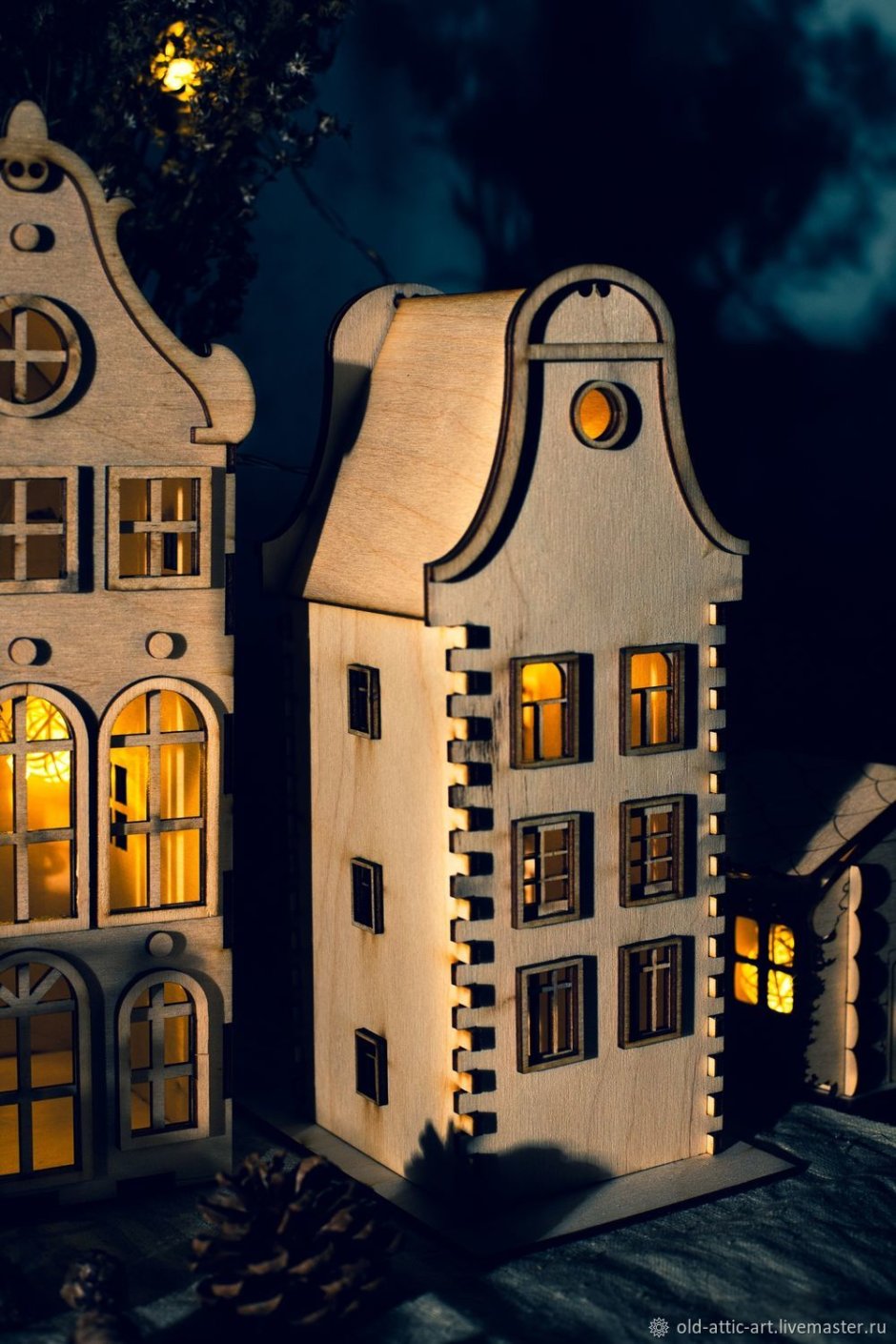 Новогодний деревянный домик