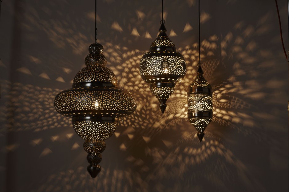 Плафон в индийском стиле