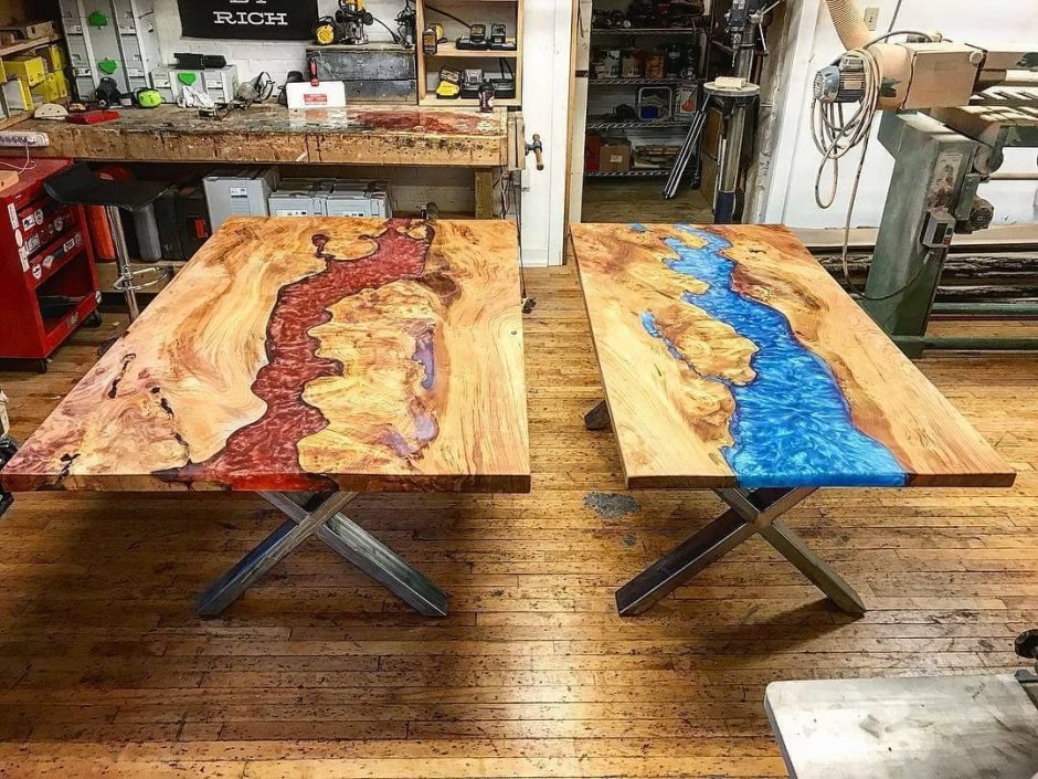 Дубовый стол с эпоксидной смолой